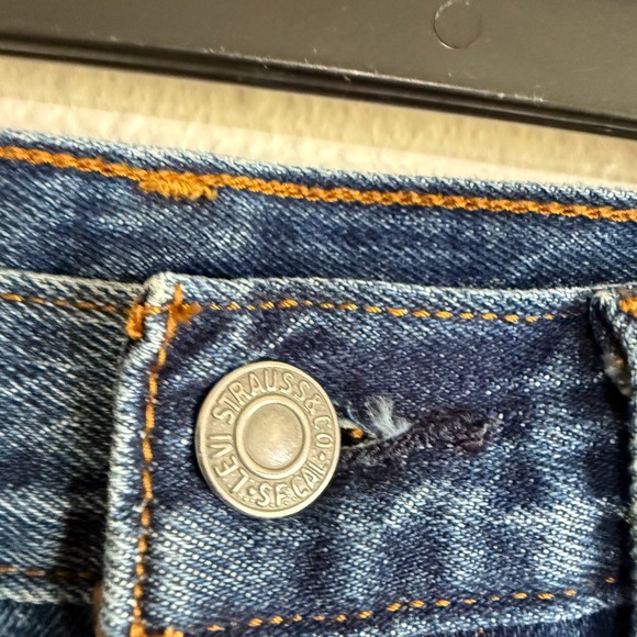 Levi's Jeans Women's 28 White Oak Cone Denim Pockets Frayed Ankle Button-Fly - Picture 2 of 15